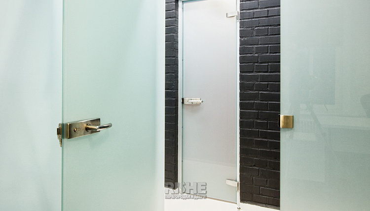 №221  # Беспрофильное остекление, . 'RISHE-С1', ^ Тонированные, ` Цельностеклянные двери.jpg